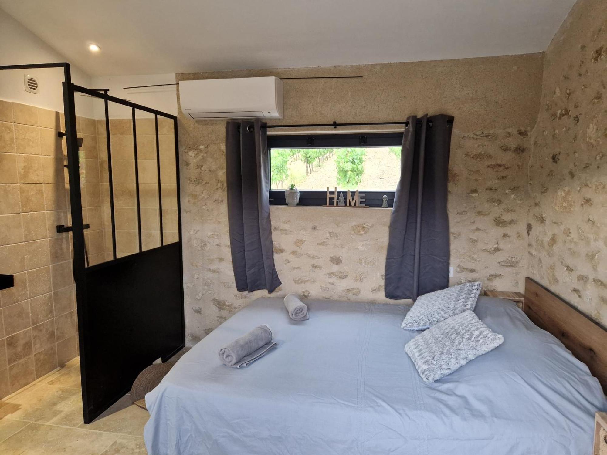 Bastide Bellugue à La Ferme à 3 Minutes De Lourmarin Bed & Breakfast Cadenet